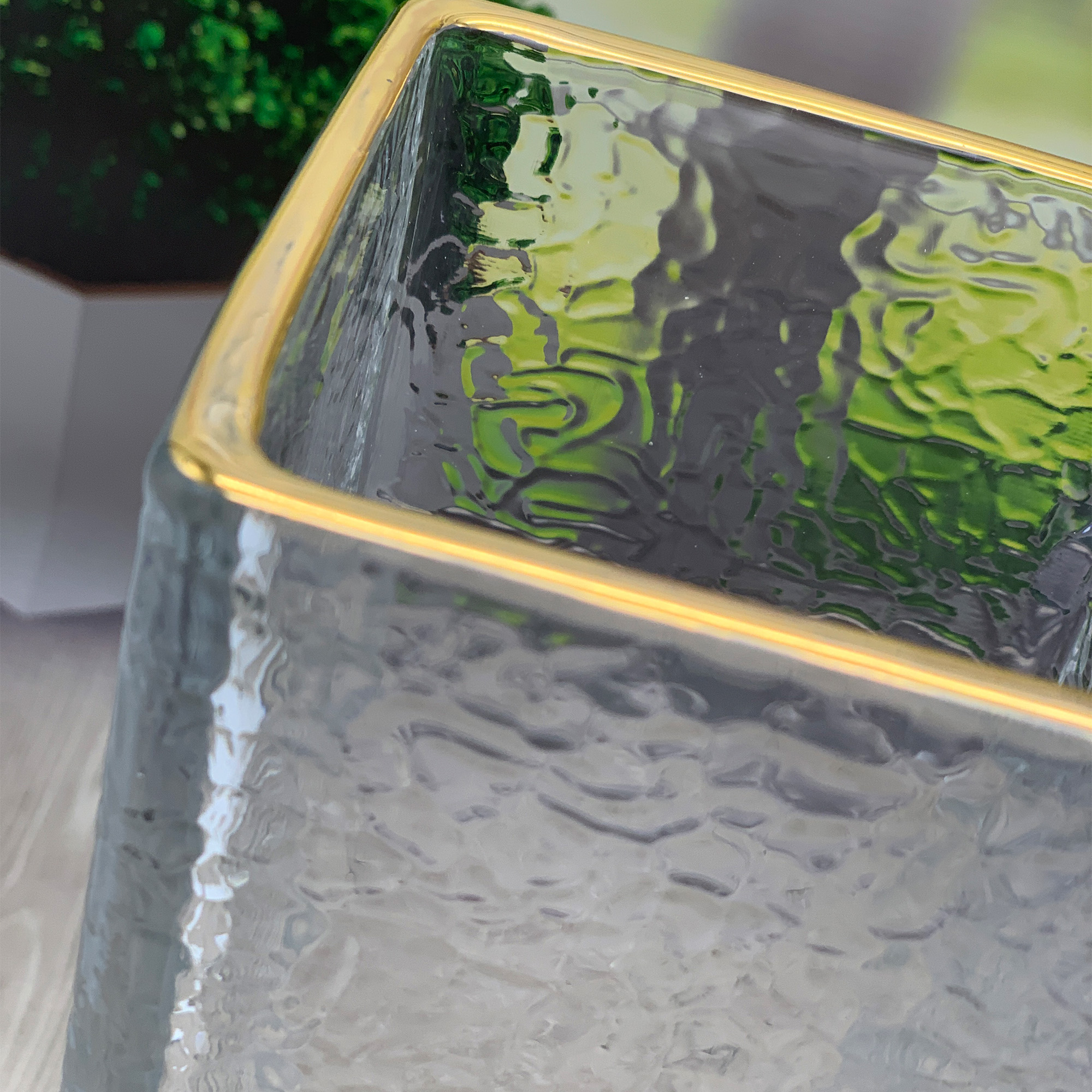 Ваза для цветов 10х30 квадр. Рельефная в коробке РД79966