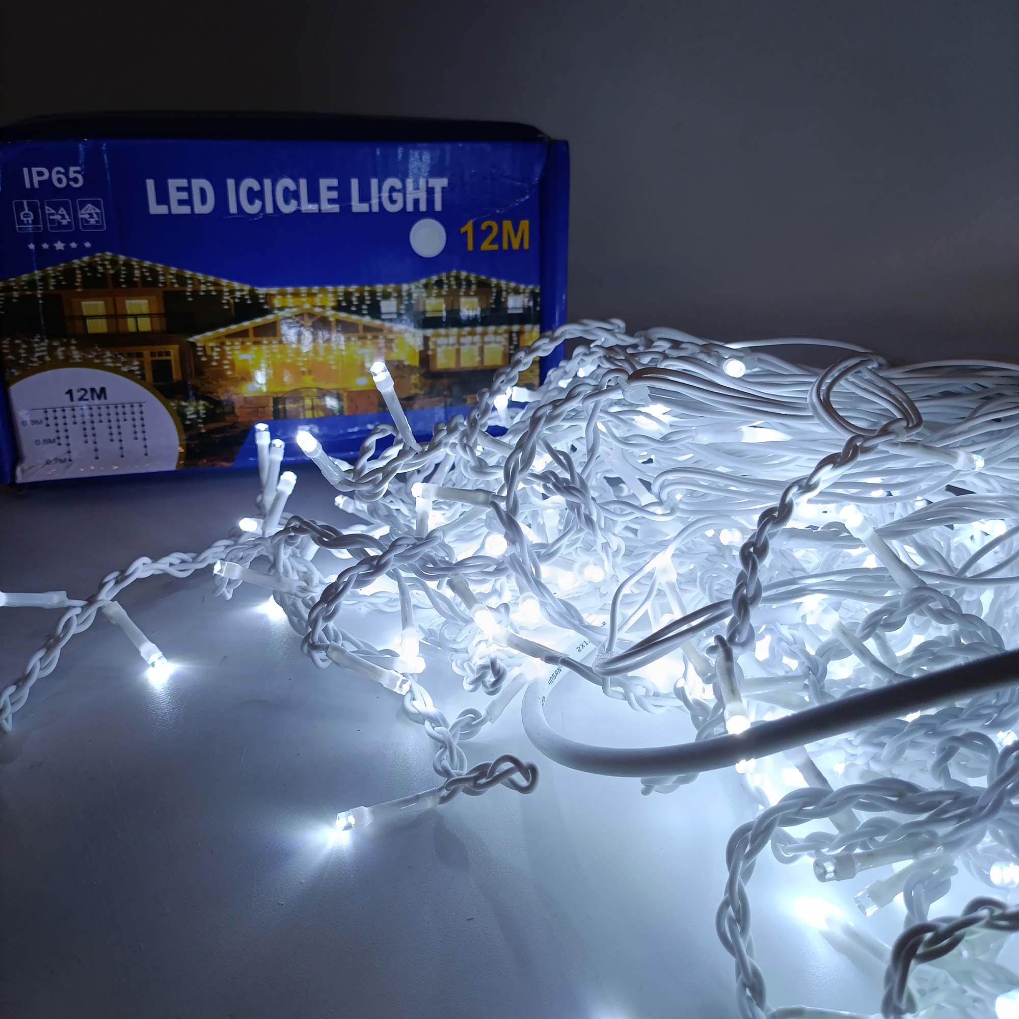 Гирлянда "Бахрома" 12х0,5х0,65м, улица, темный провод, свечение белое холодное РД18331