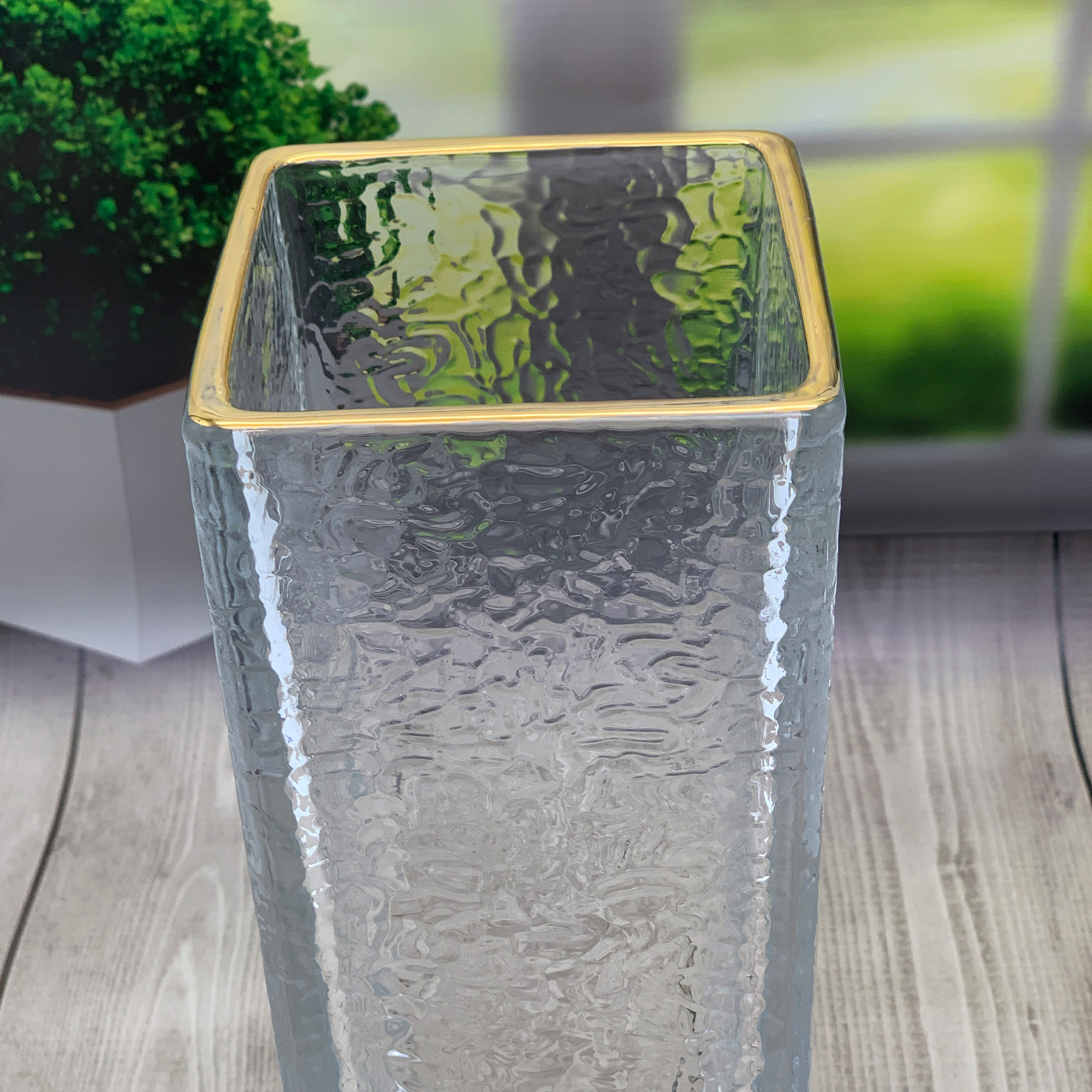 Ваза для цветов 10х30 квадр. Рельефная в коробке РД79966