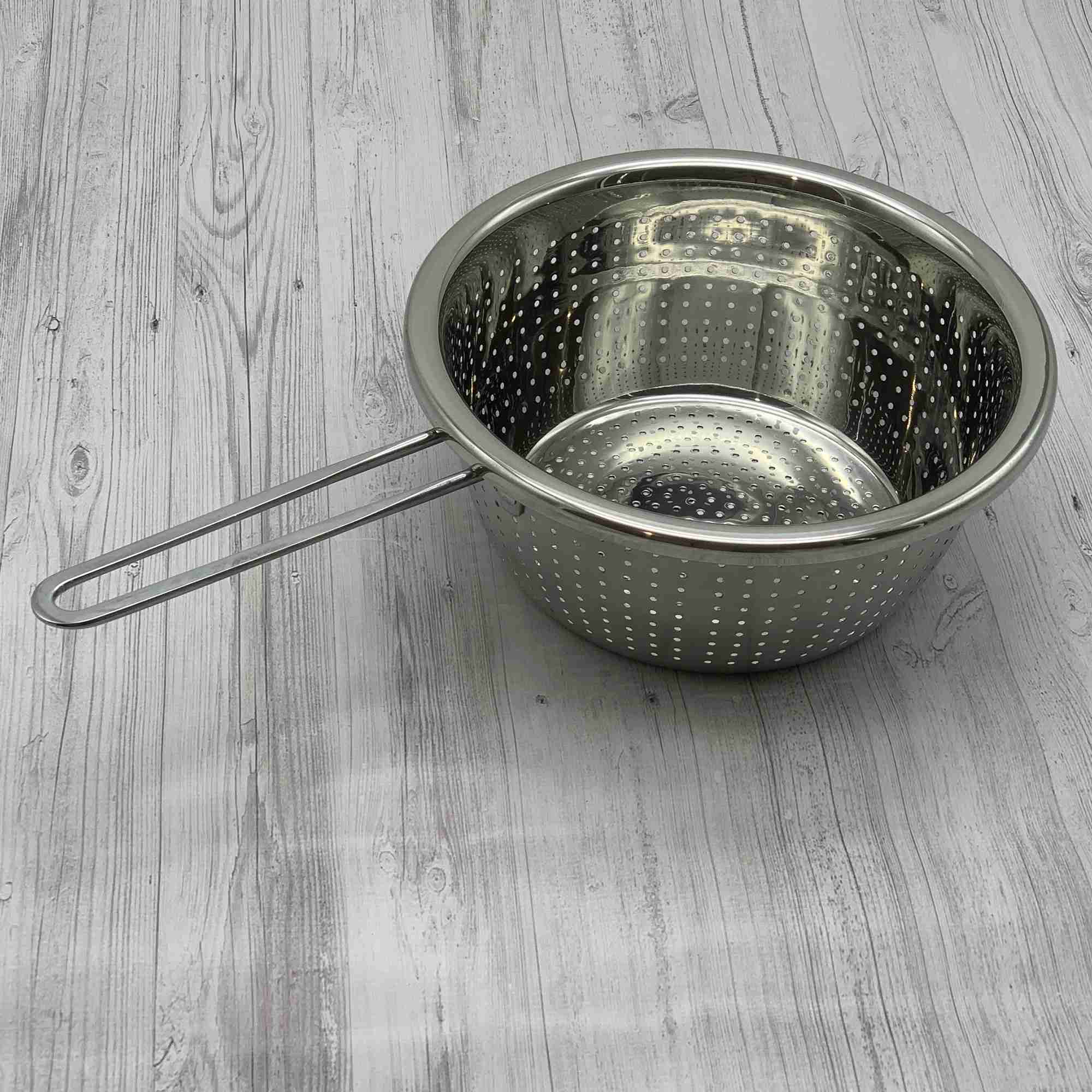Дуршлаг нержавеющая сталь с ручкой 24 см РД12133