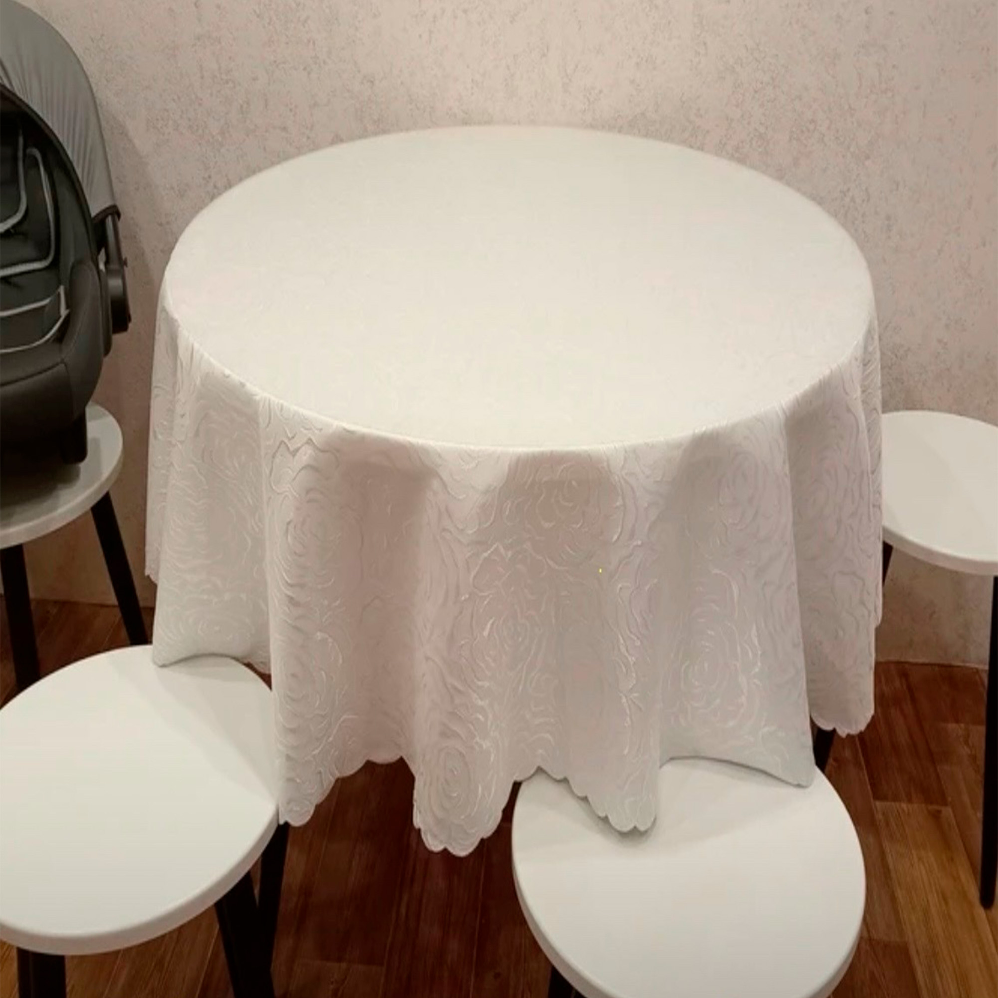 Скатерть 150х220 Розы, однотонная белая