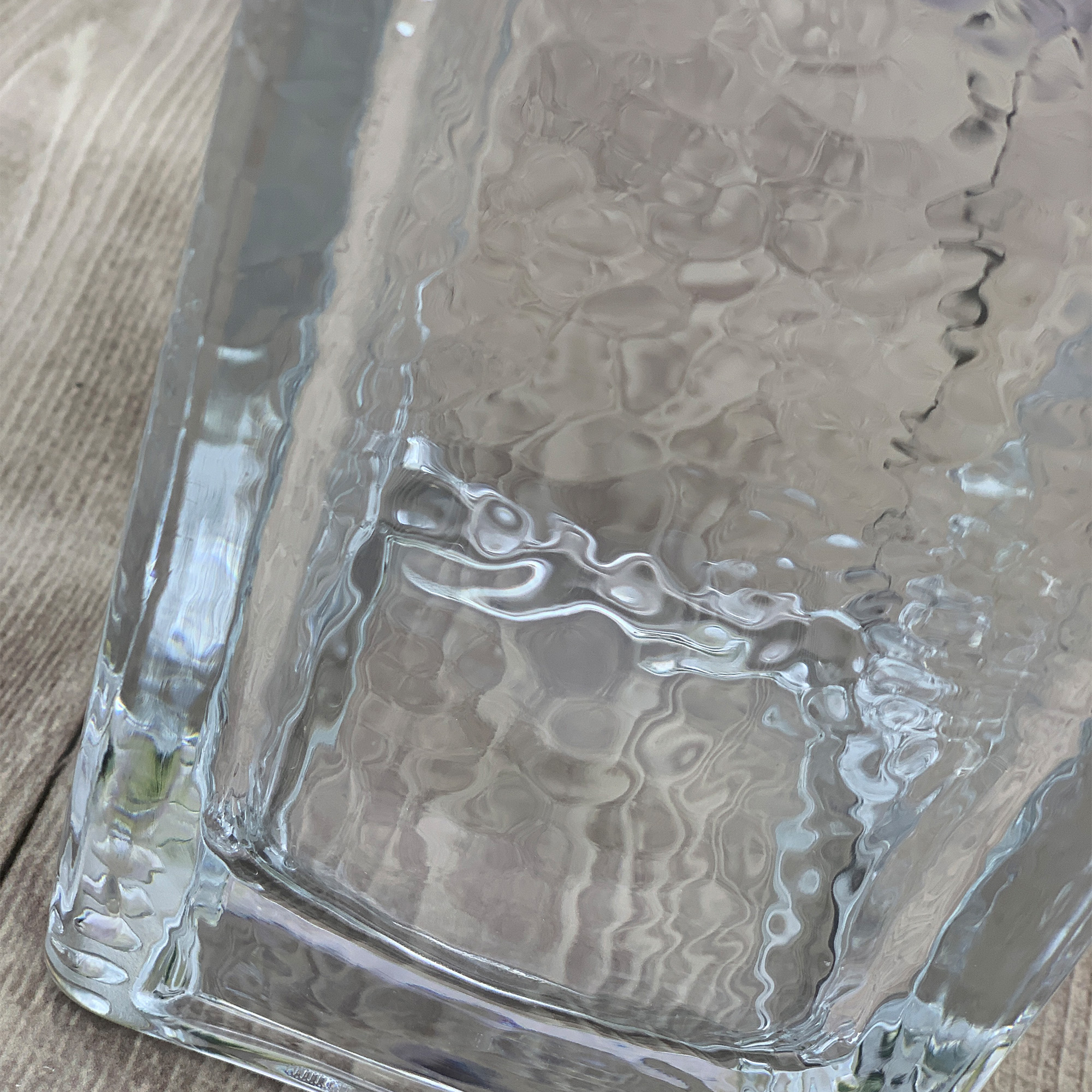 Ваза для цветов 10х30 квадр. Рельефная в коробке РД79966