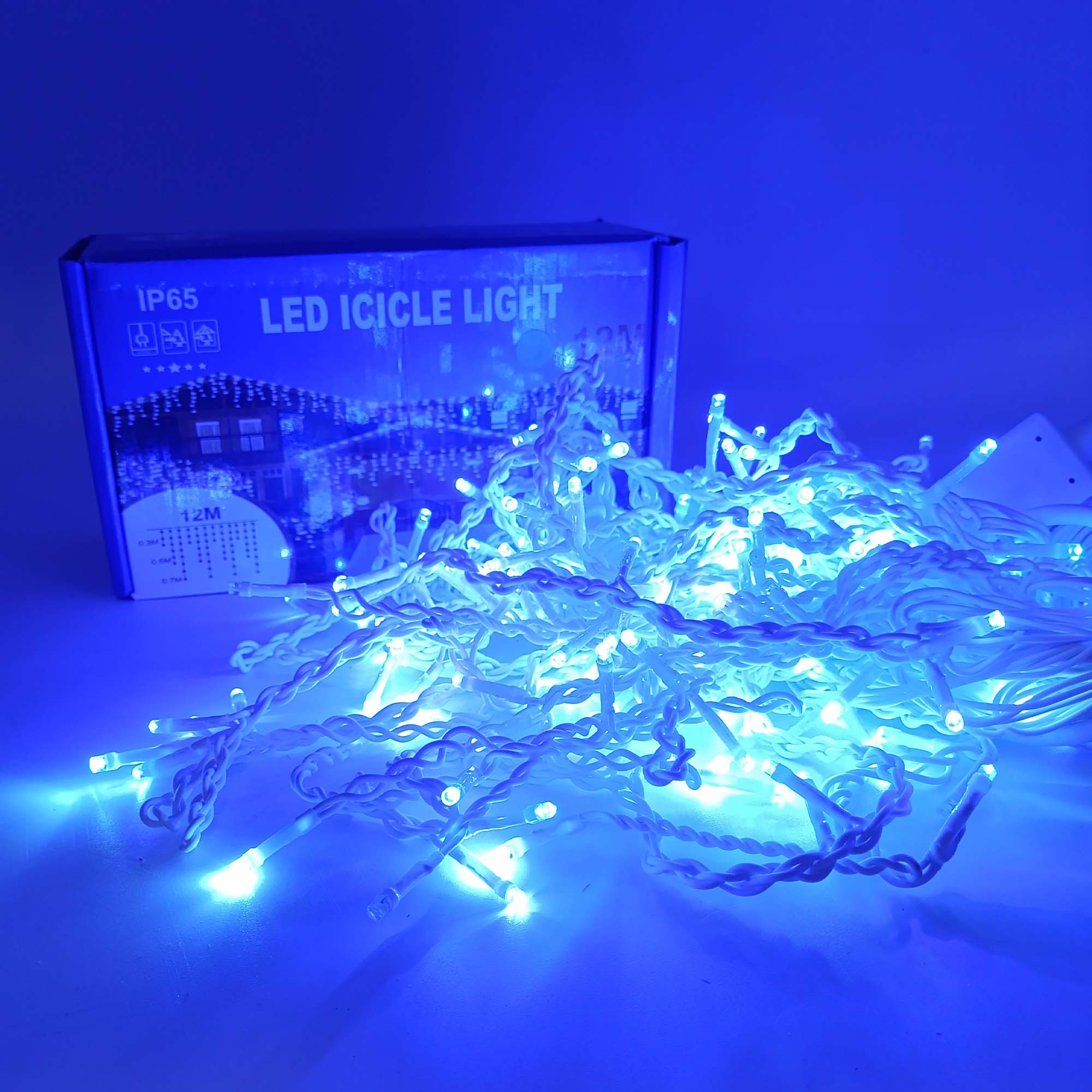 Гирлянда "Бахрома" 12х0,5х0,65м, улица,темный провод, свечение синее с белым РД18348