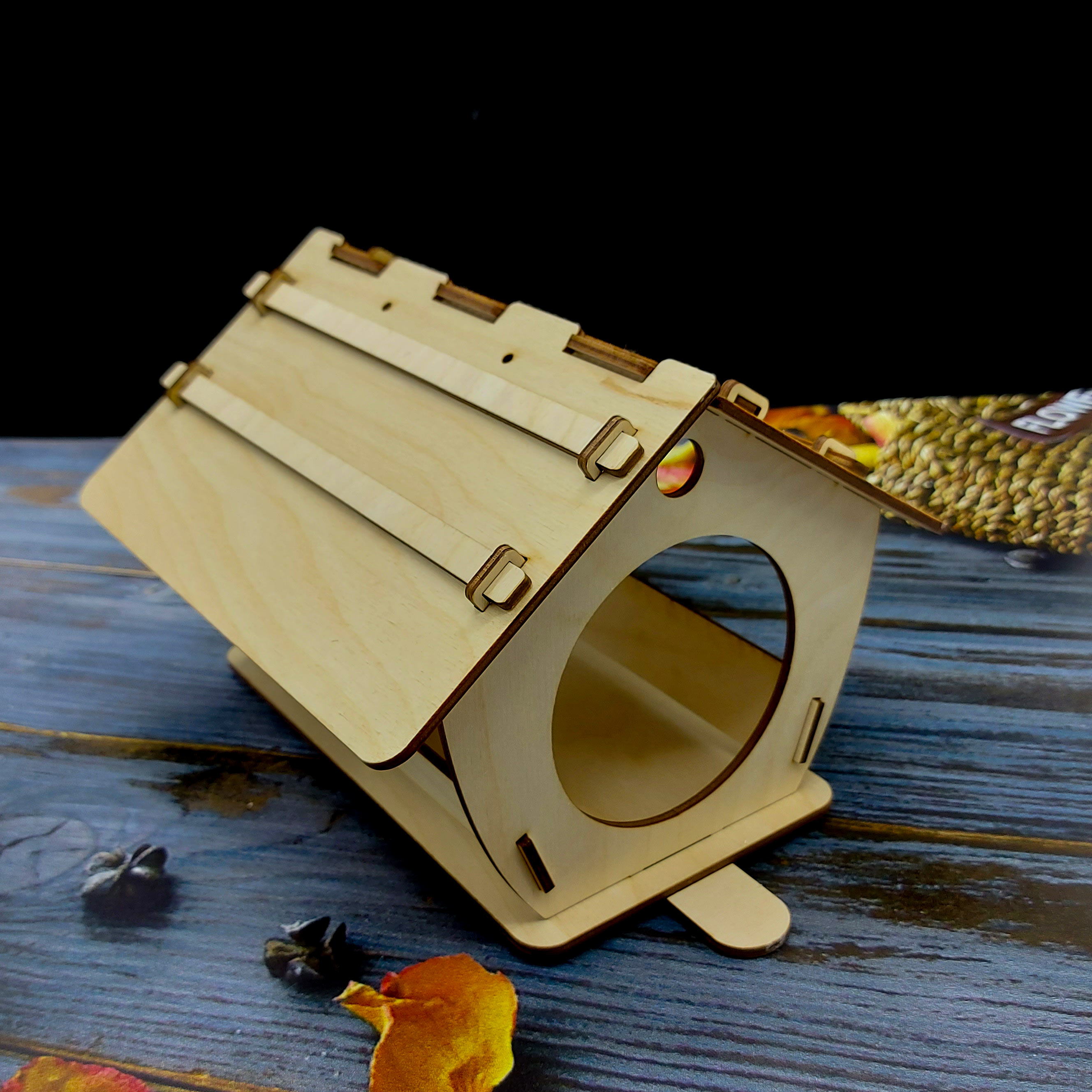 Конструктор кормушка 26*15*1,5см ДомВуд Экошпон Ф252