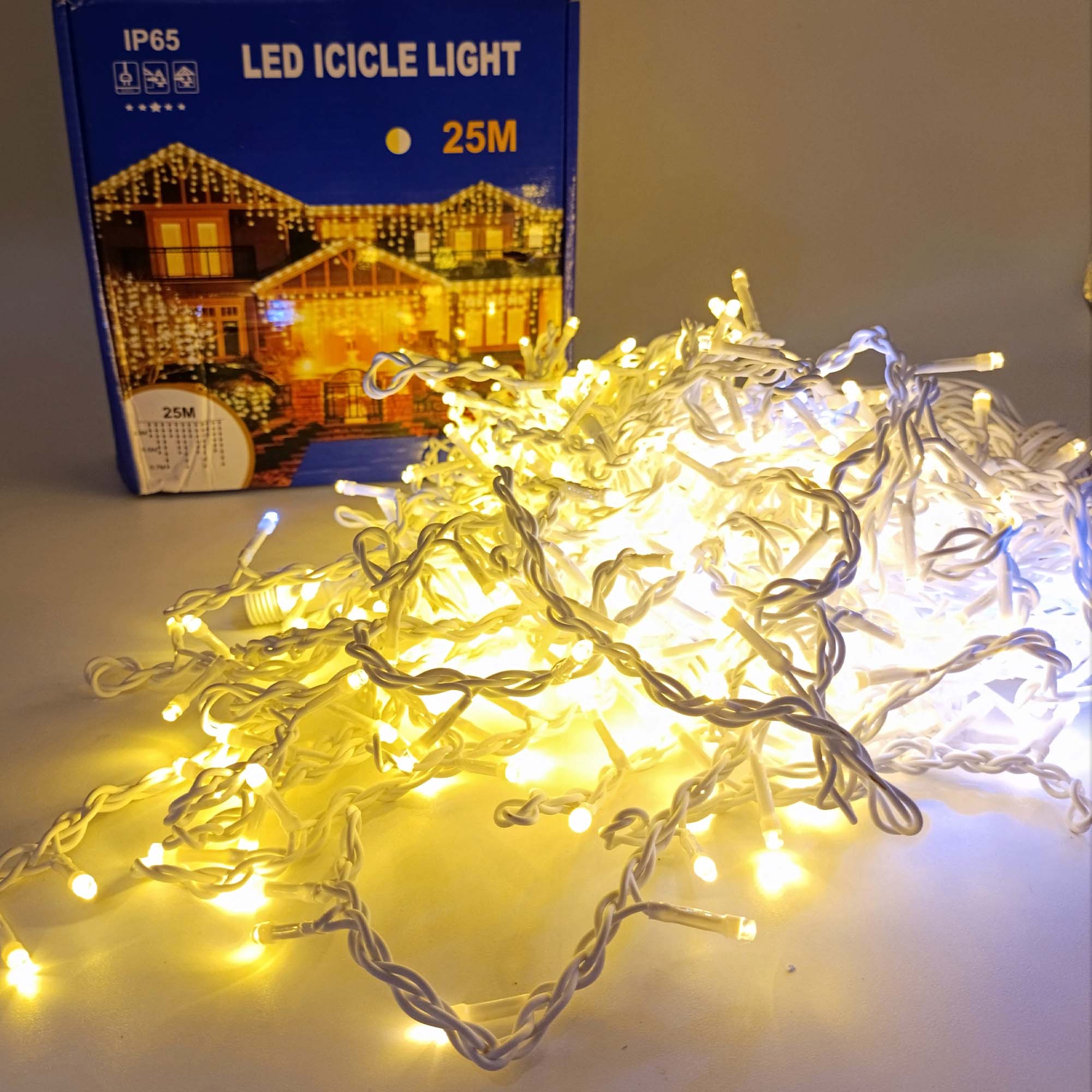 Гирлянда "Бахрома" 25х0,5х0,65м, темный провод, свечение желтое теплое РД18355