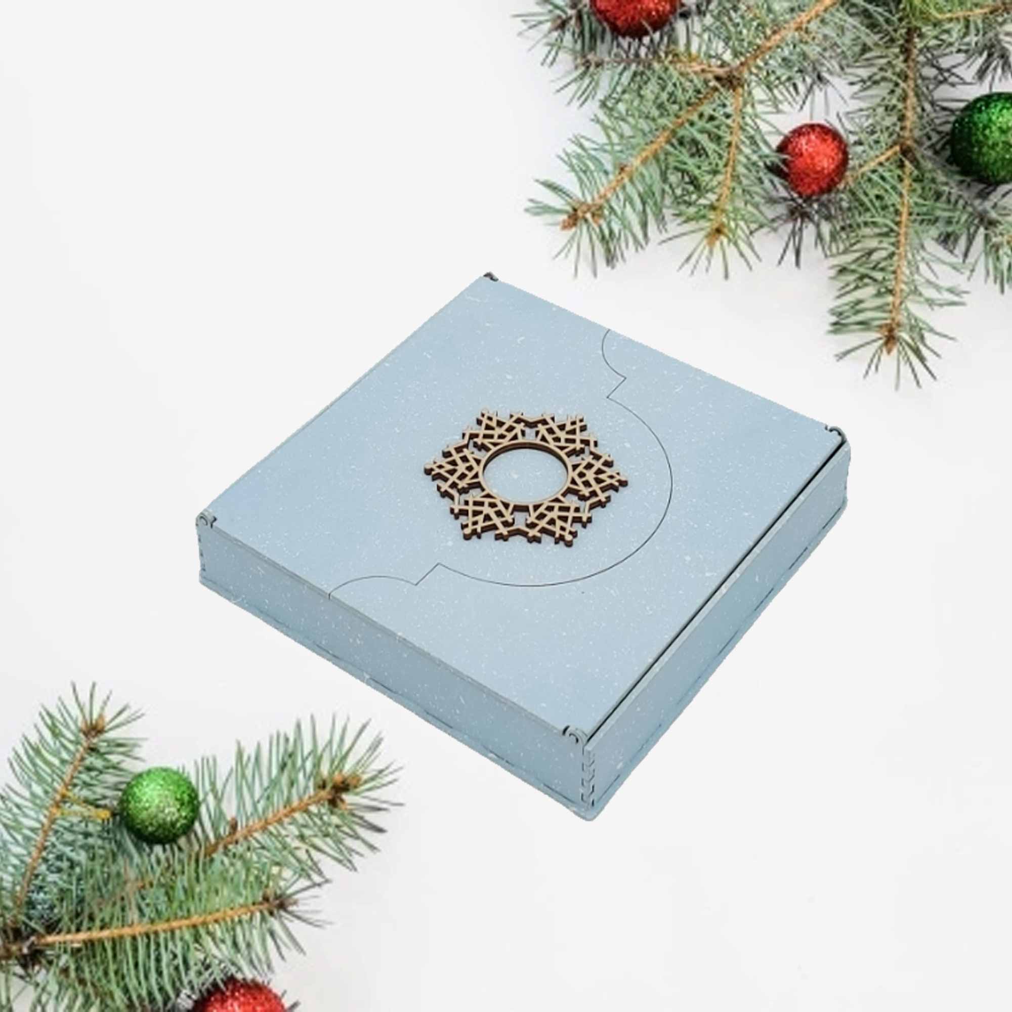 Коробка с крышкой  НГ 21х21х3,8см ДомВуд Снежинка Экошпон Ф143/Д143 Коробка с крышкой  НГ 21х21х3,8см ДомВуд Снежинка Экошпон Ф143/Д143