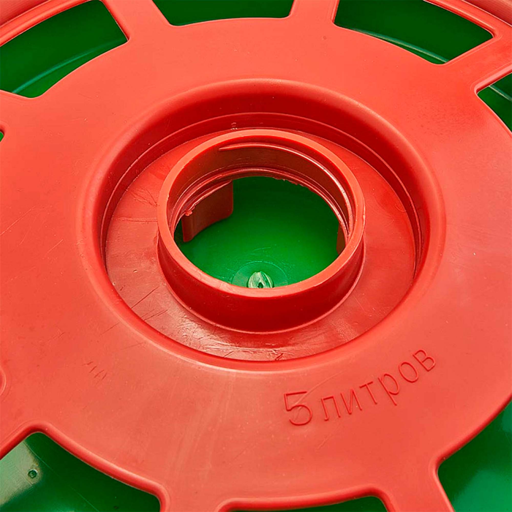 Поилка для птиц универсальн (под 3л. банку и 5л. бутылку )