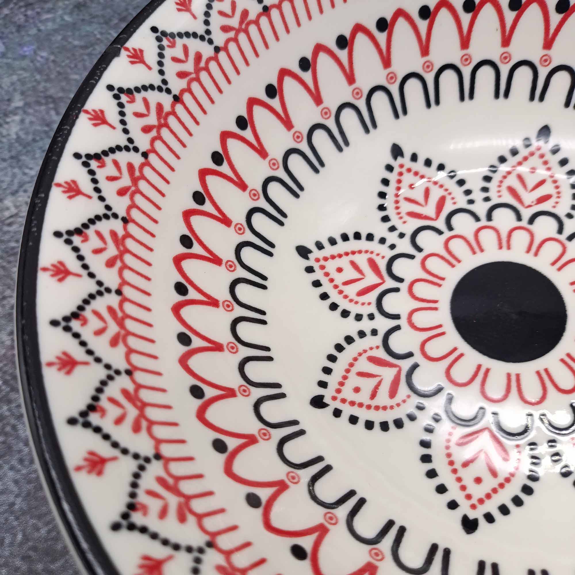 Миска 17,5см круглая, с узором РД84366 красный узор