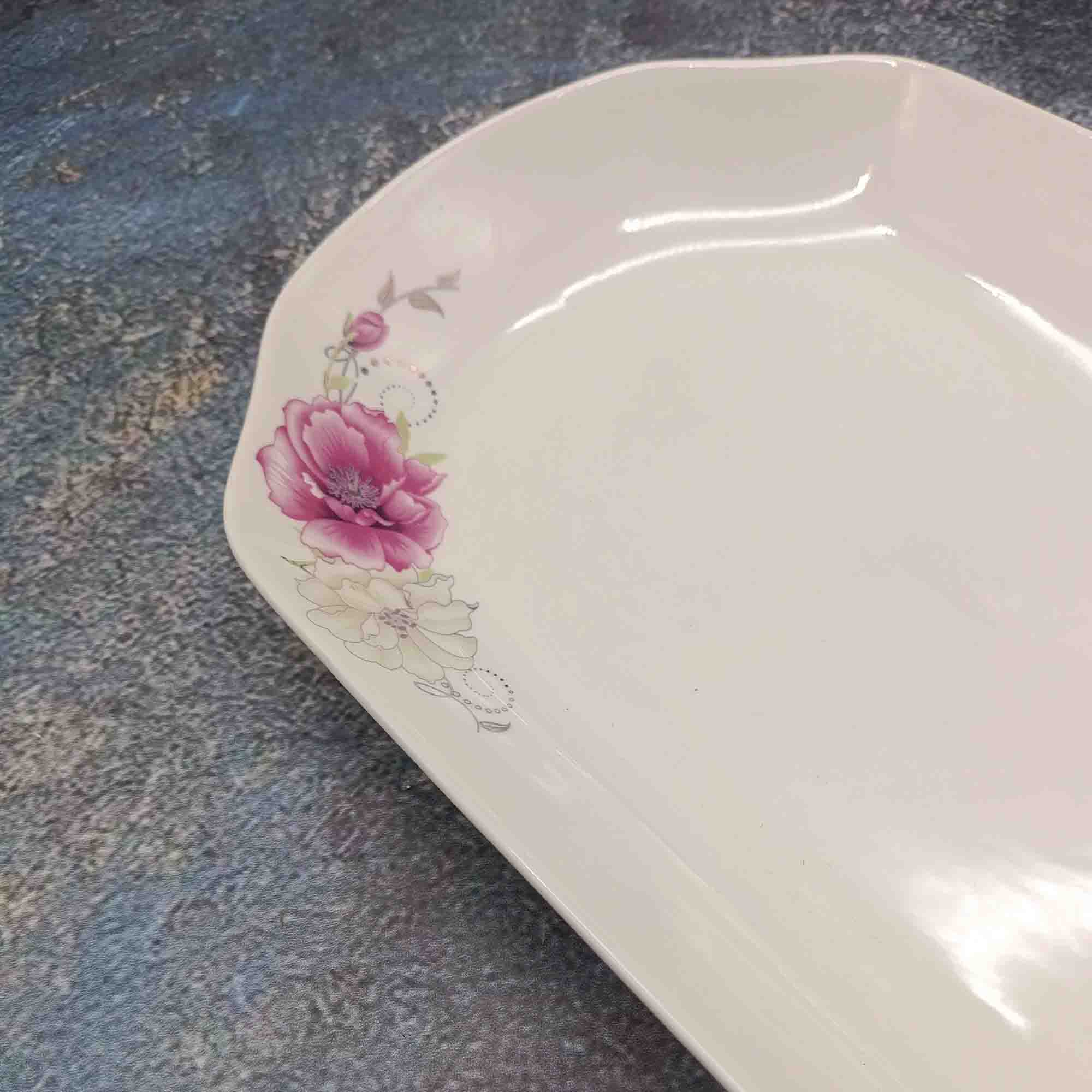 Блюдо 30см сервировочное фигурное, белое с узором РД85332 шиповник