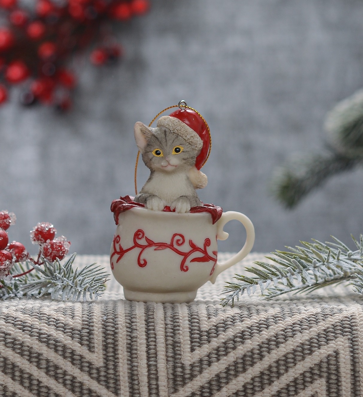 Подвеска Новогодняя Котенок Новогодний в Чашечке (Полистоун)