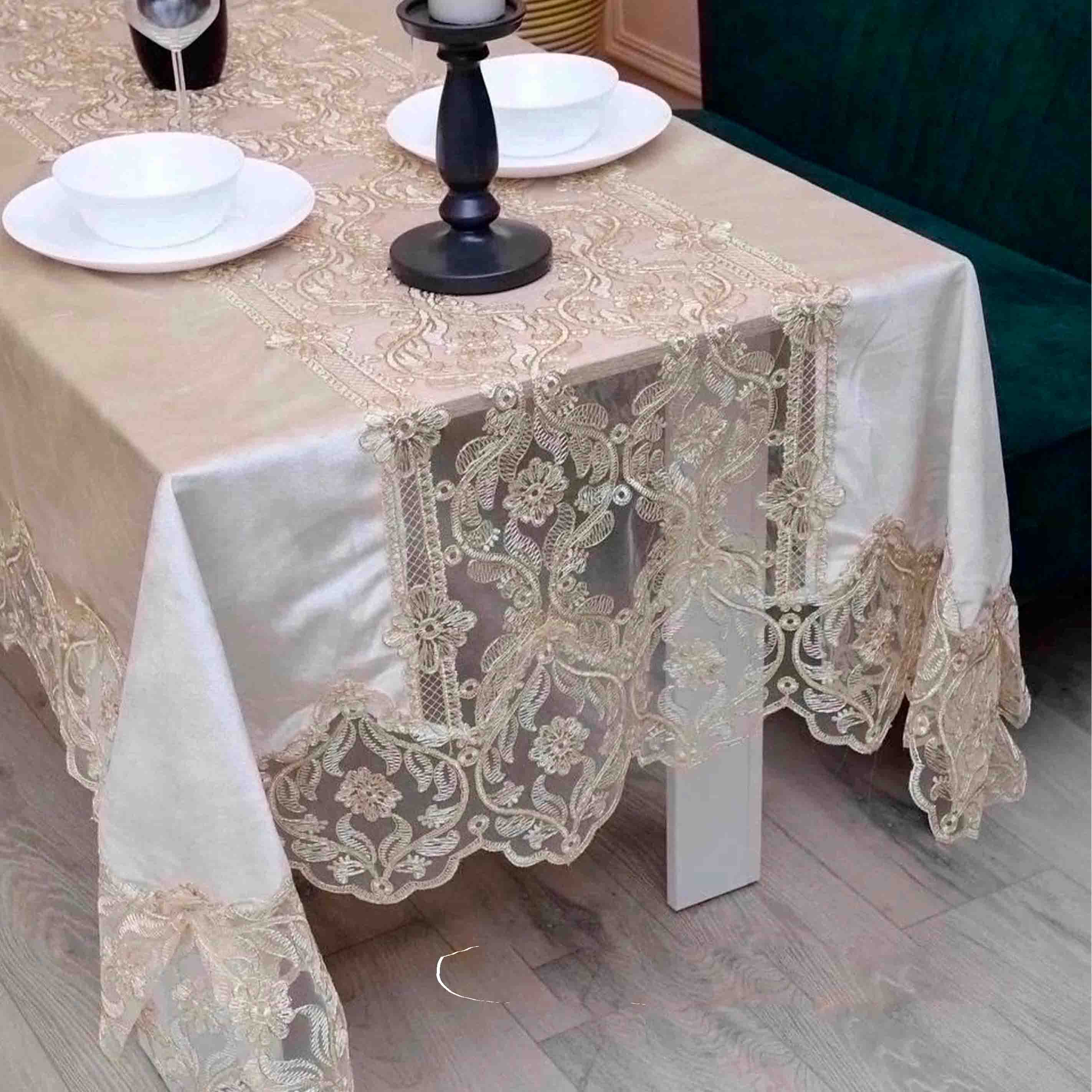 Скатерть 150х220 велюровая с кружевом бежевая
