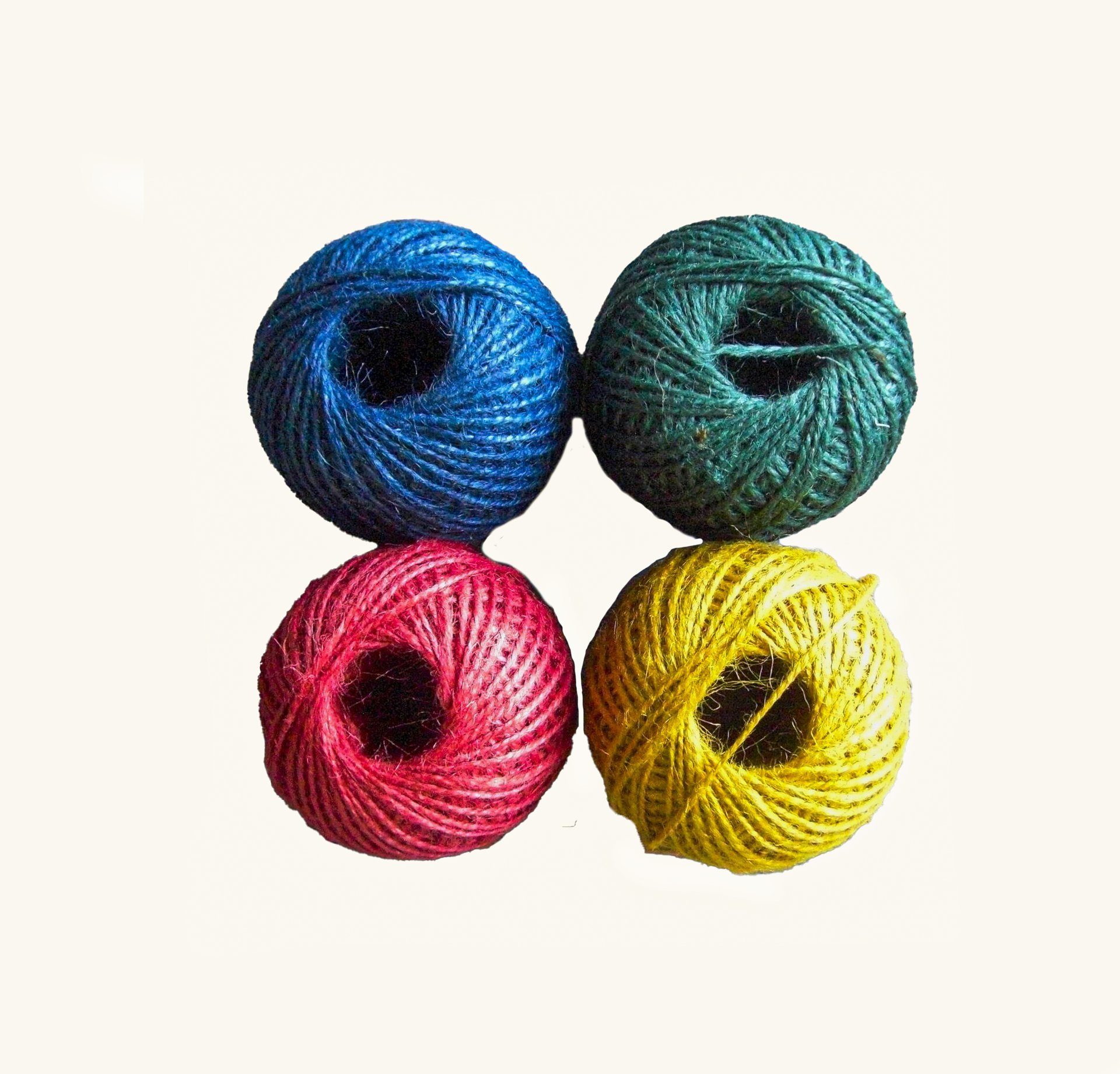 Шпагат 100м бытовой полипропилен цветн. намотка "шарик"