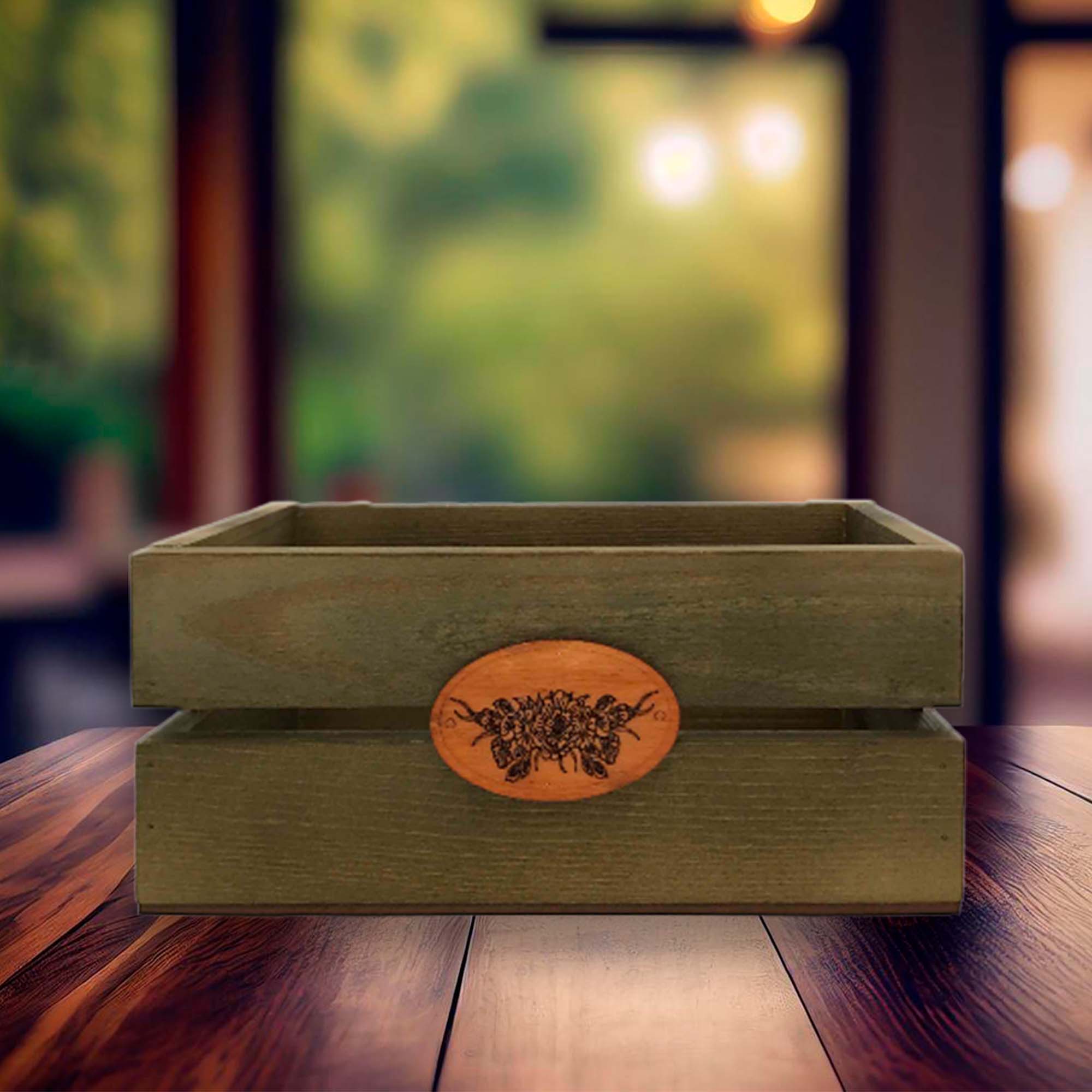 Ящик декоративный окрашенный с медальоном 20х12х9см ДомВуд Орех Сосна С56/Д56