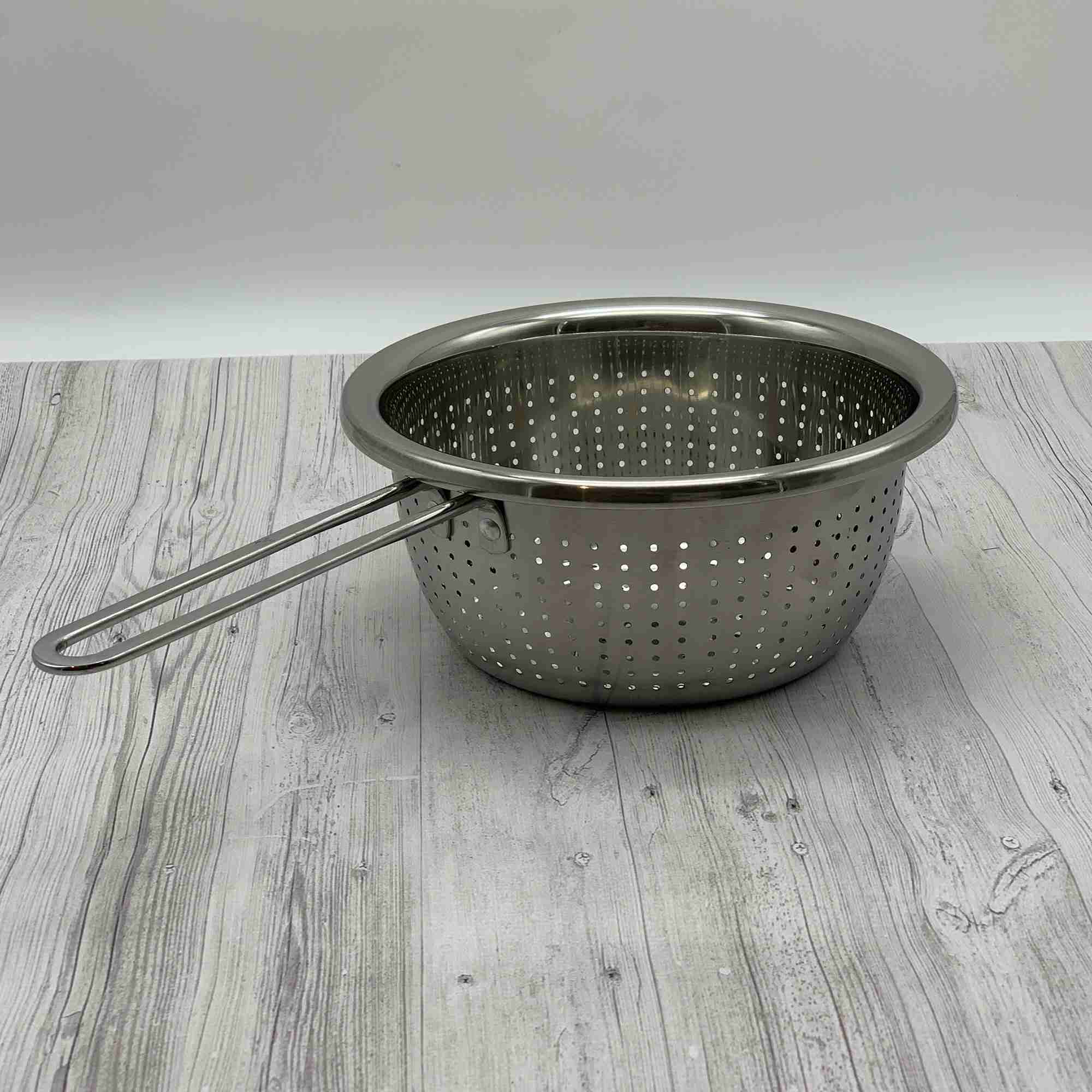 Дуршлаг нержавеющая сталь с ручкой 22 см РД12126