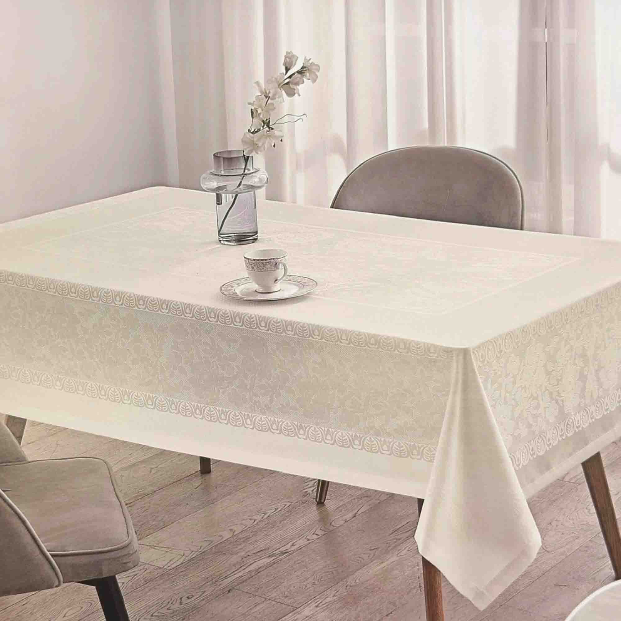 Скатерть 150х220 бежевая