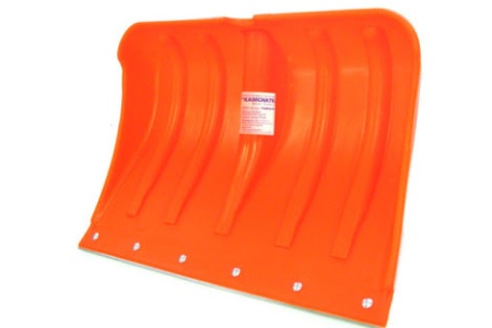 Ковш для снега "Полярные Зори" (КАМЧАТКА) 45х33 цветная пласт. с оцин. планкой