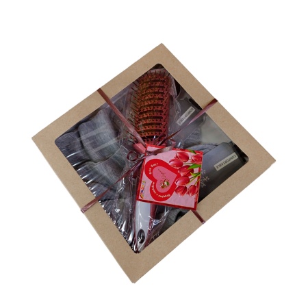 Набор женский №3 Подарок 8 Марта (носки, расческа)