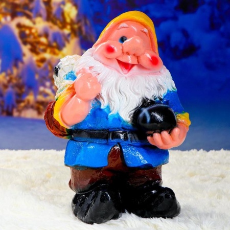 Фигурка садовая Гном с мячами 25х36 см