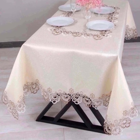 Скатерть 150х220 Брюссель, тефлон бежевая с кружевами