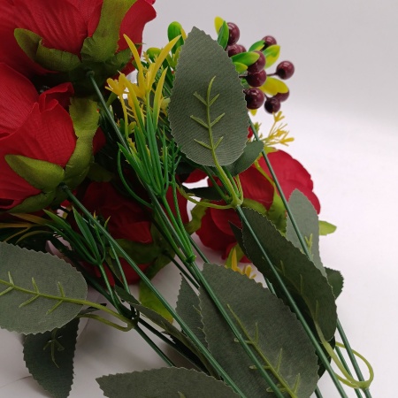 Букет Роза бархатная с ягодкой